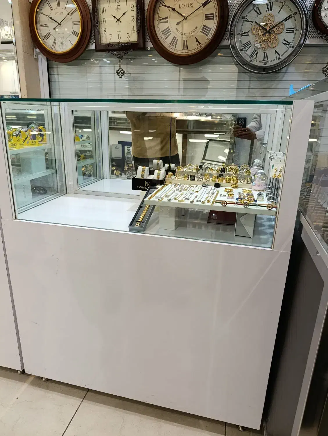 ویترین دکور مغازه بوتیک کمد|بوفه، ویترین، کنسول|یزد, |دیوار