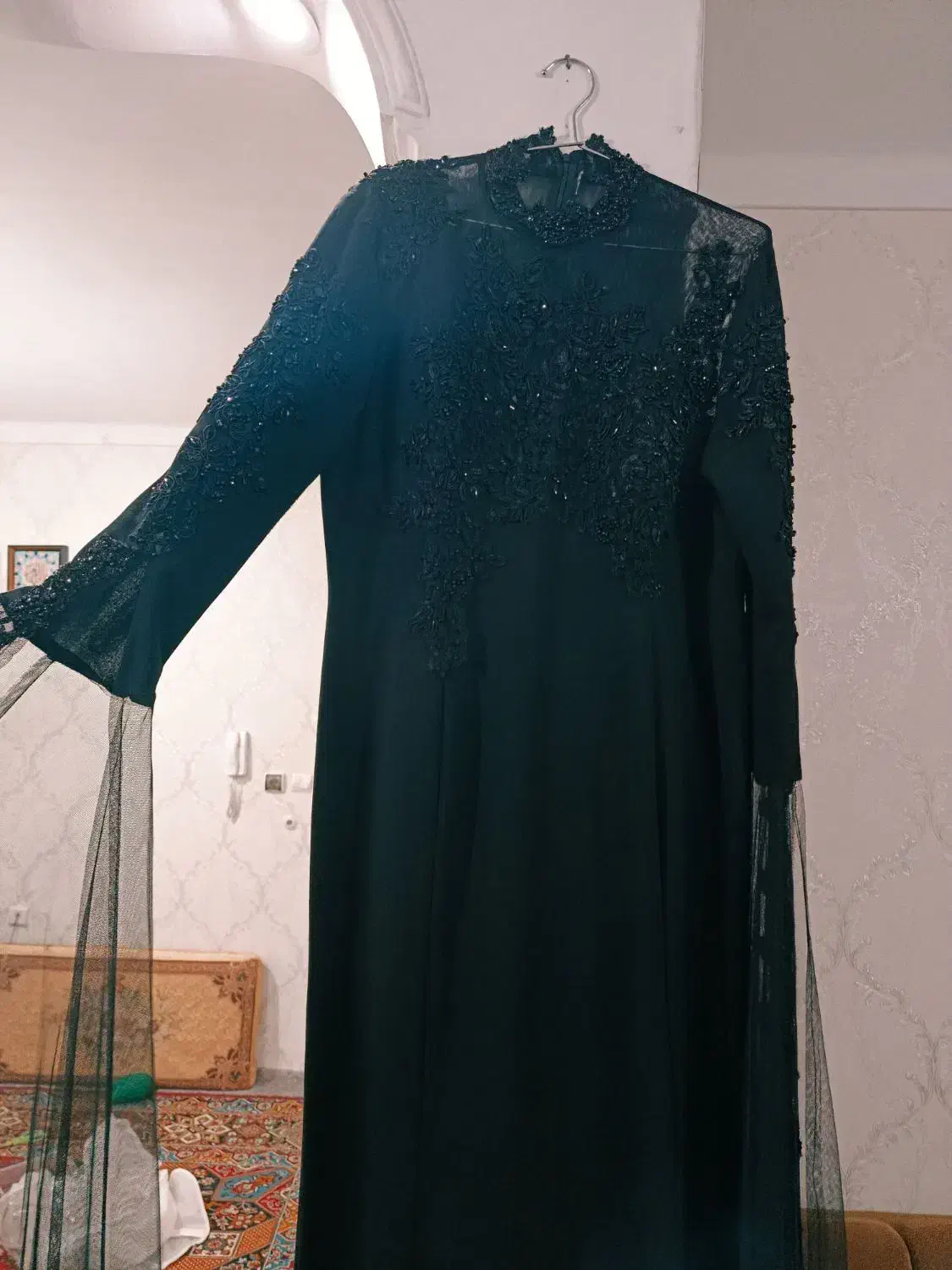 لباس زنانه مجلسی|لباس|قدس, شهر‌قدس|دیوار