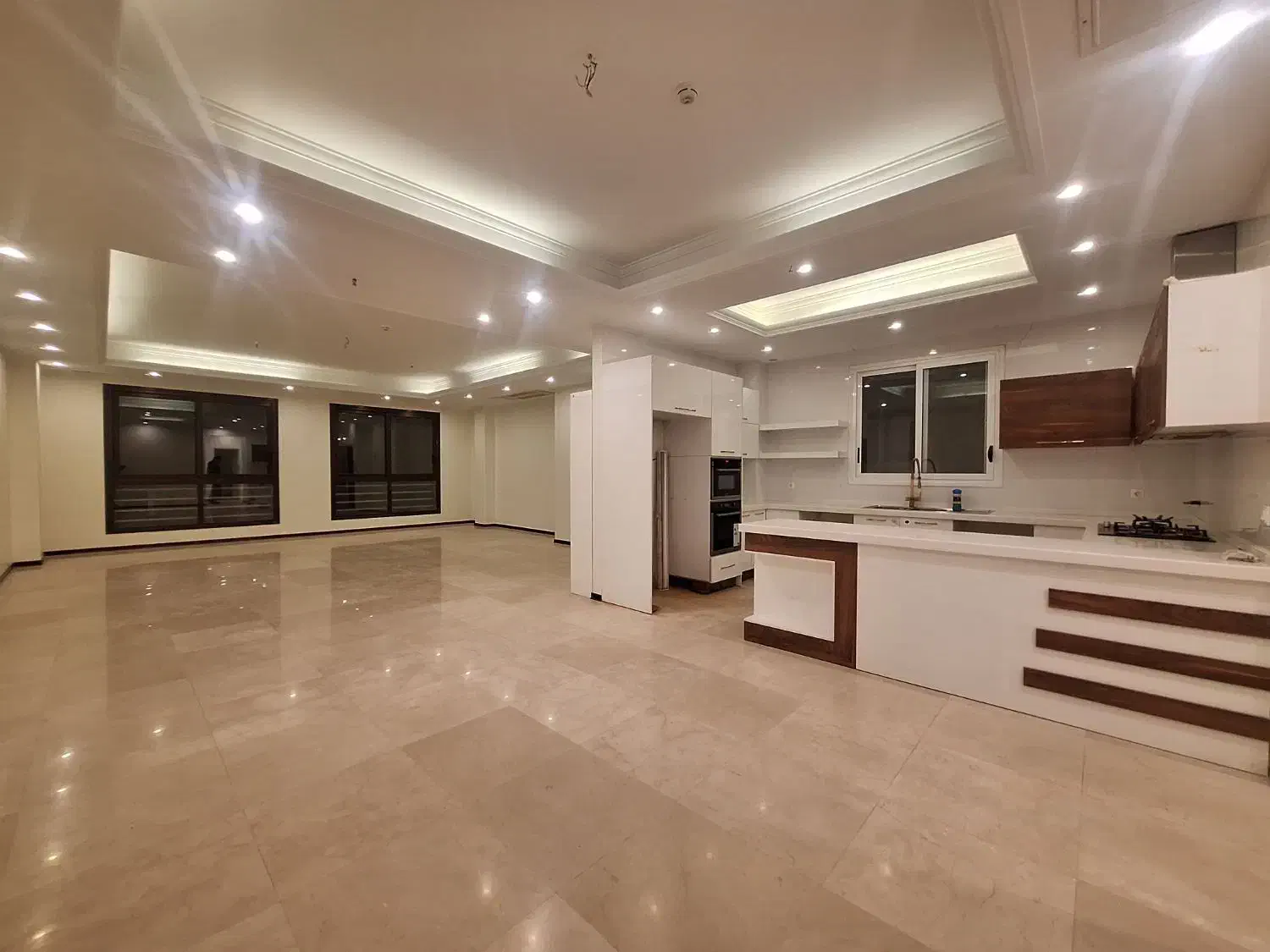 آپارتمان ۱۷۴ متری خوش نقشه در دروس