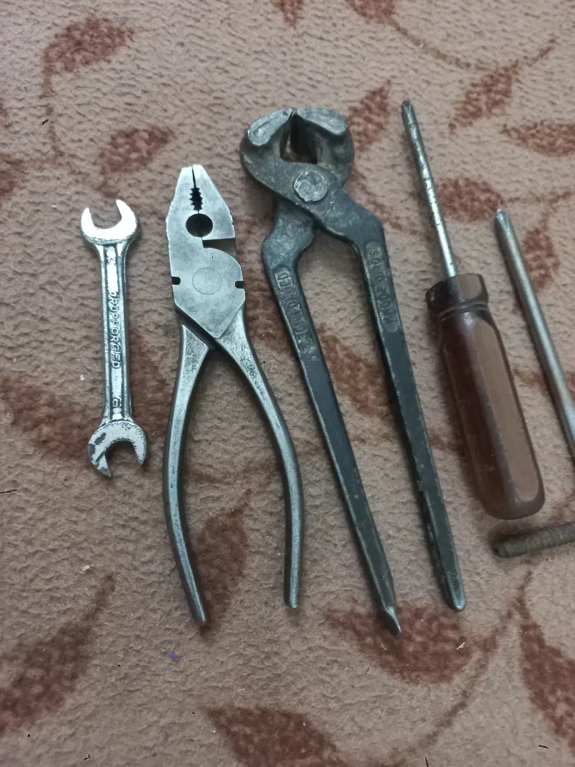 آچار|کلکسیون اشیاء عتیقه|ارومیه, |دیوار