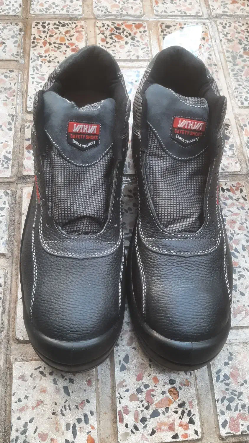 کفش ایمنی وکار|کیف، کفش، کمربند|آفتاب, |دیوار