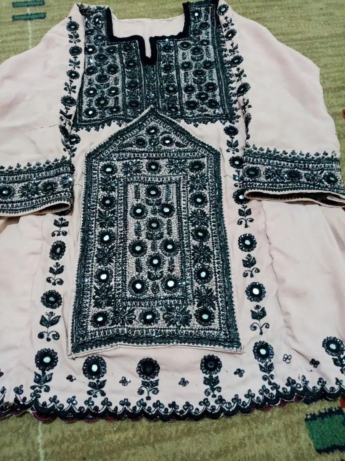 لباس گلدوزی|کفش و لباس بچه|زاهدان, |دیوار