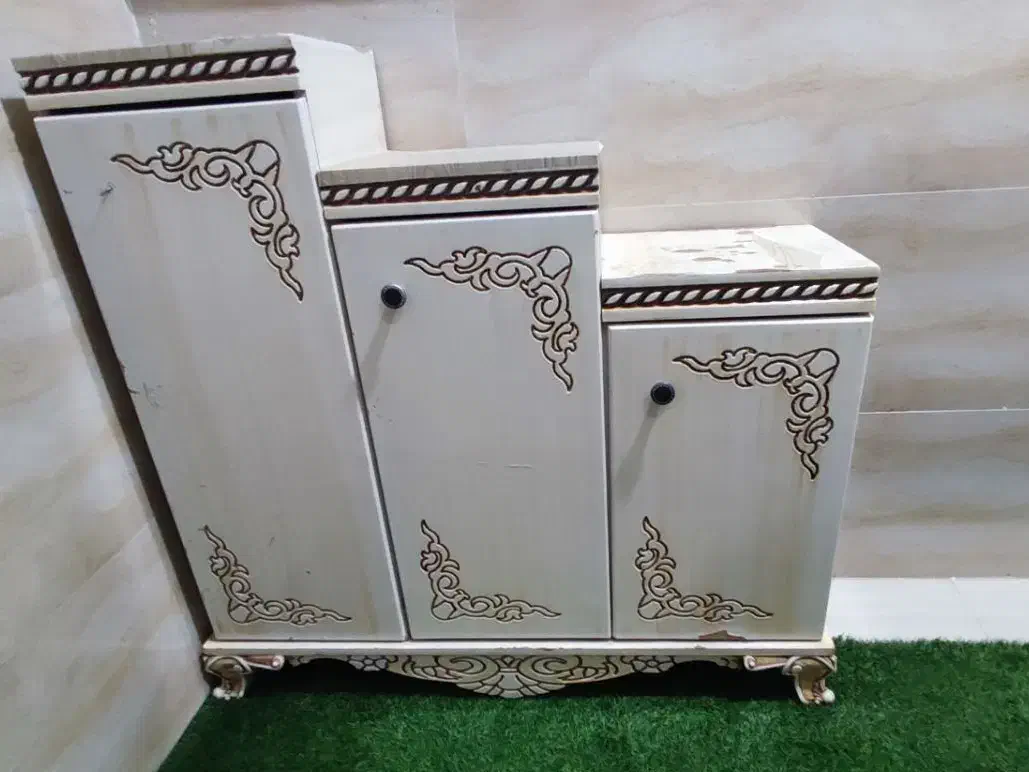 جاکفشی|جاکفشی، کمد، دراور|نجف‌آباد, پادگان|دیوار