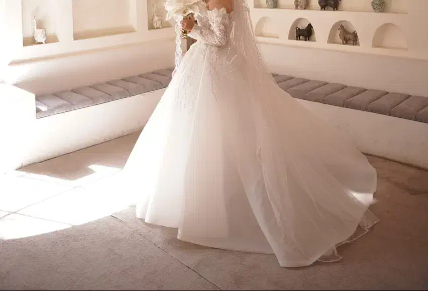 لباس عروس|لباس|ری, علایین|دیوار