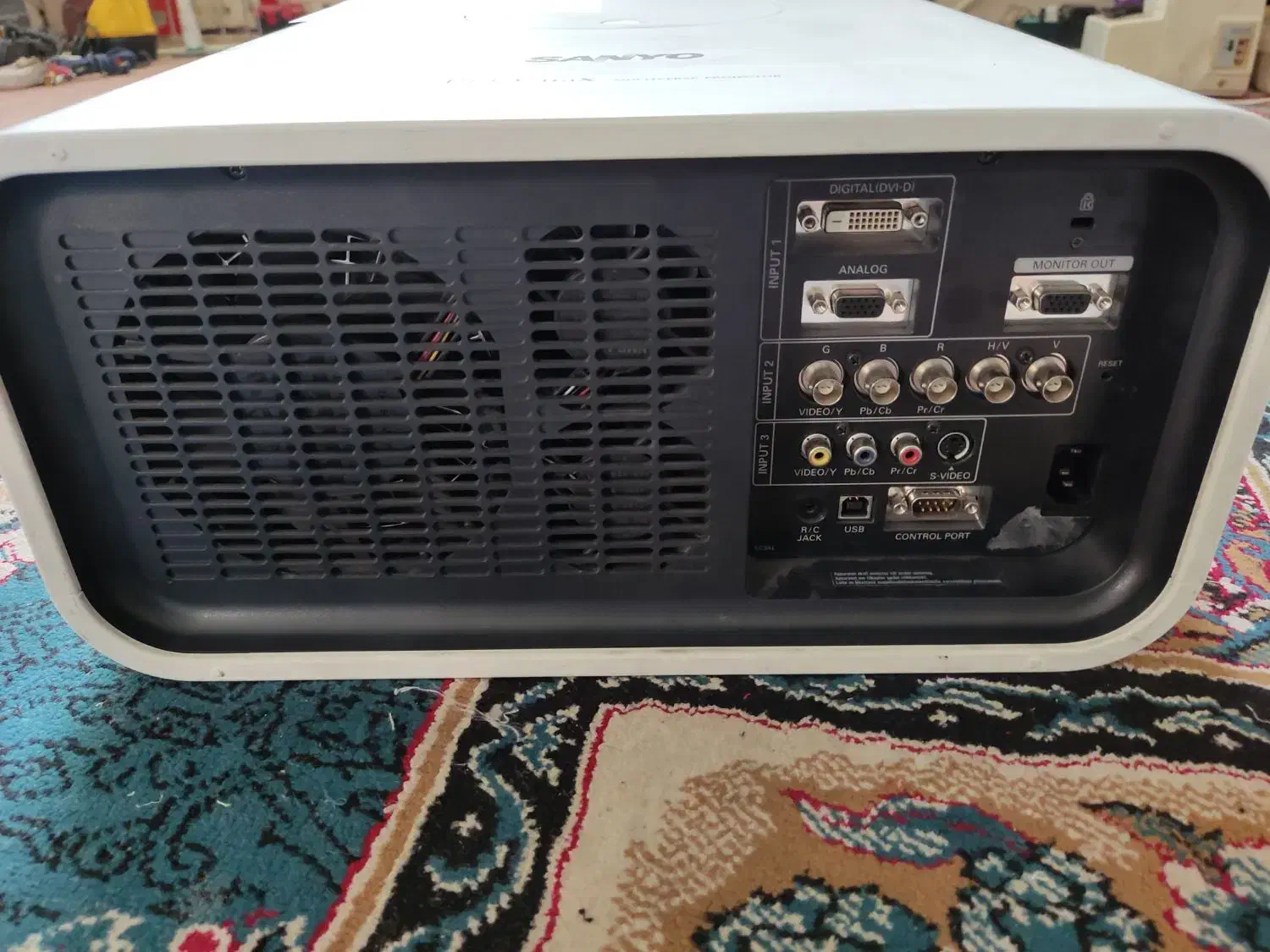 ویدیو پروژکتور سانیو اصل ژاپن|تلویزیون و پروژکتور|یزد, |دیوار