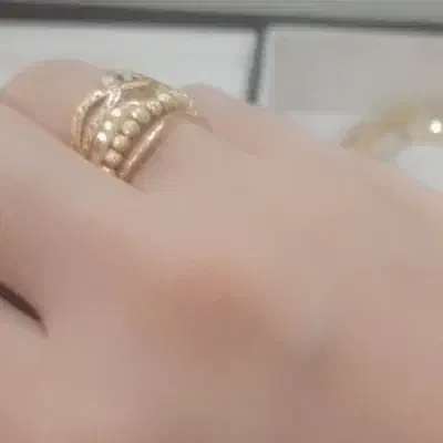 طلا گمشده|جواهرات|کنار تخته و کمار, |دیوار