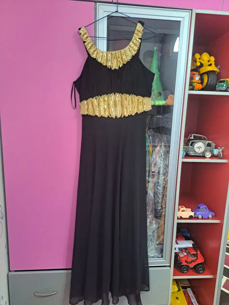 تعدادی لباس اولی ۴۰۰دومی وسومی هرکدوم یه میلیون ا|لباس|اردبیل, |دیوار