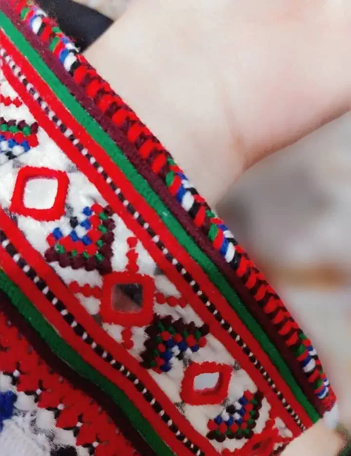 دوچگرم|لباس|ایرانشهر, |دیوار