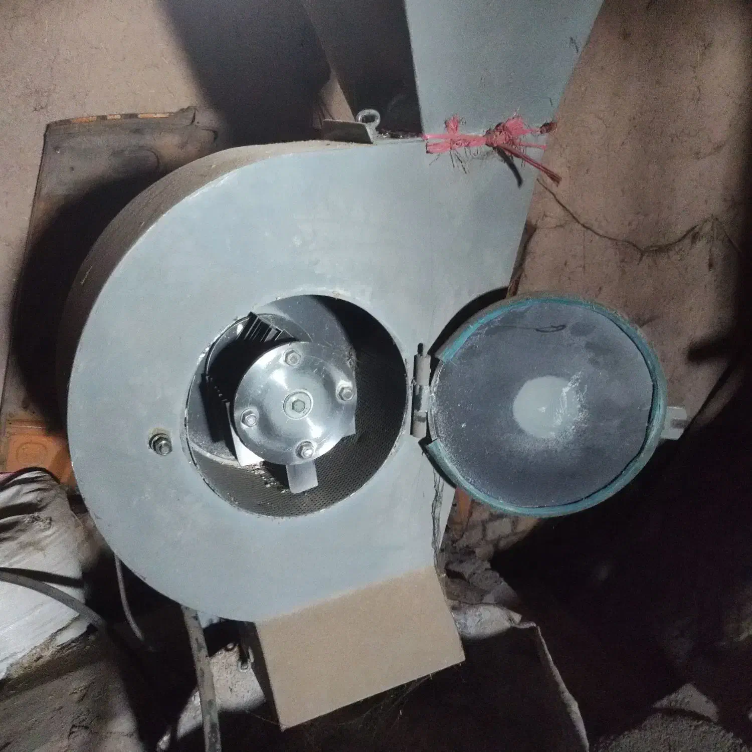 اسی|ماشینآلات صنعتی|کوهین, |دیوار