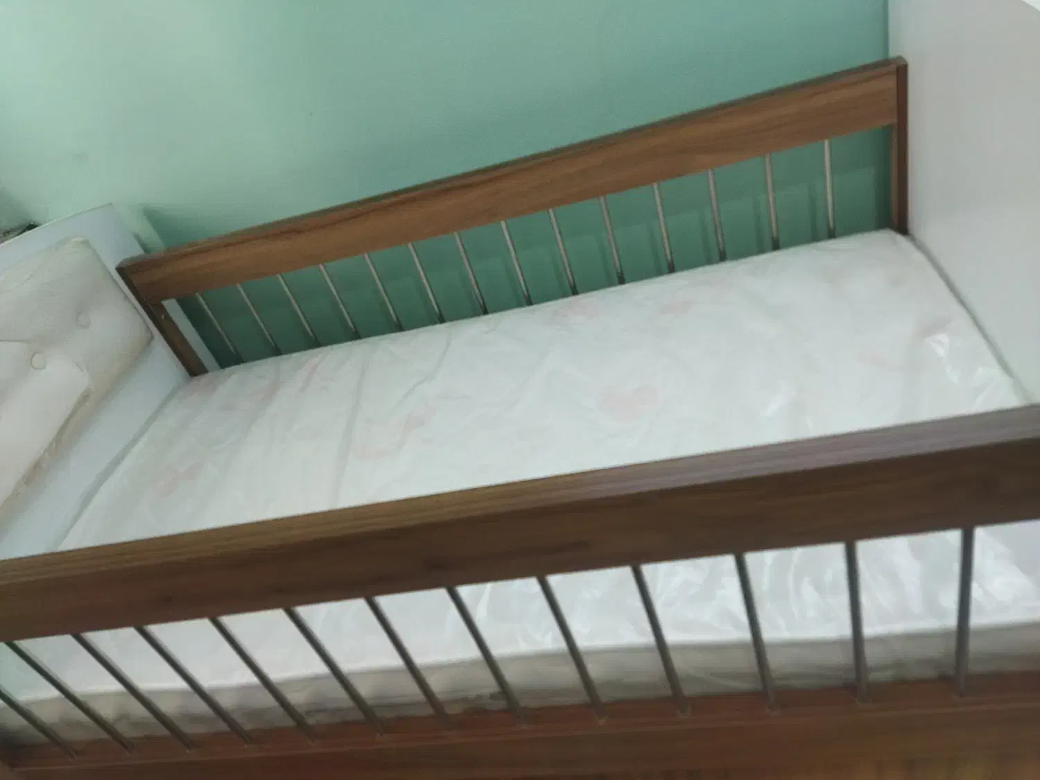 تخت خواب کودک همراه تشک|اسباب و اثاث بچه|پردیس, فاز ۸|دیوار