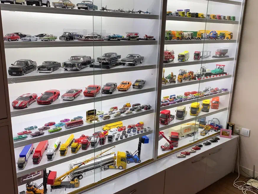 کمد کلکسیون ماشین ۴ تیکهی ام دی اف|مبلمان خانگی و میز عسلی|سنندج, |دیوار