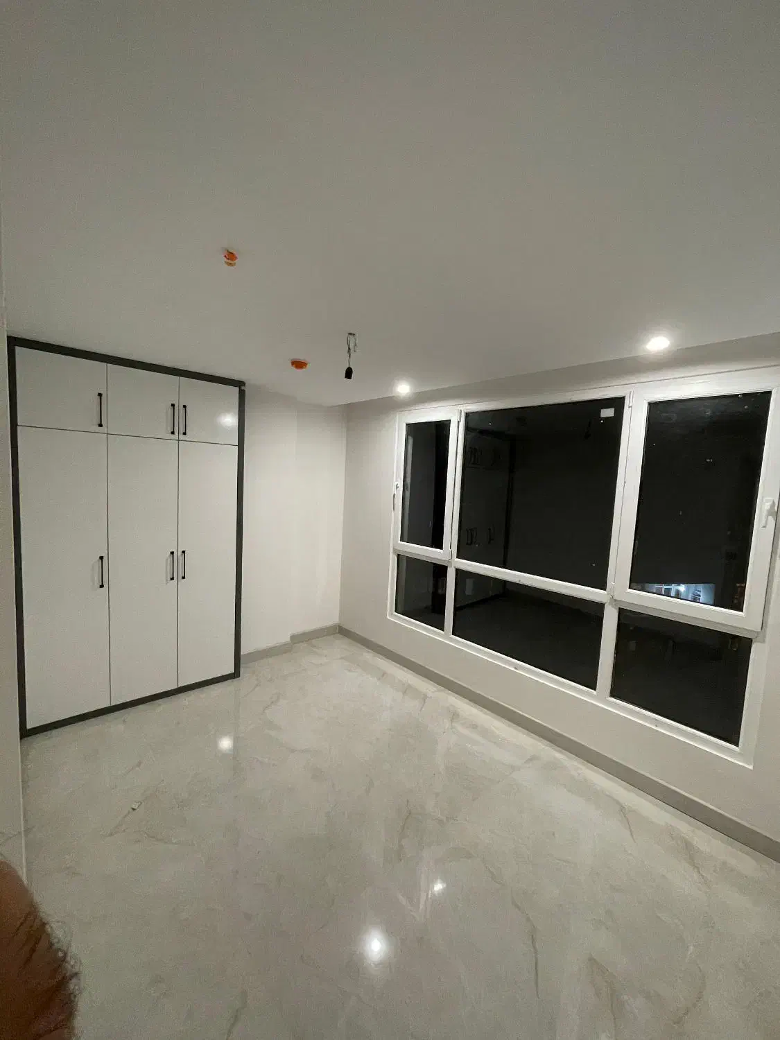 اجاره ۱۲۷متر/ برج برند / نورگیر / دریاچه/ سه خواب