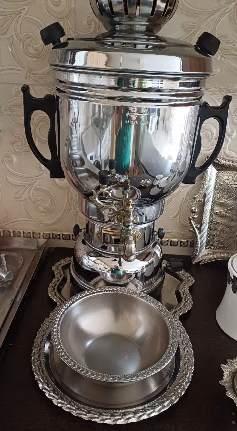 سماور گازی ۶ لیتری با سینی و کاسه|سماور، چایساز، قهوهساز|اسلامشهر, شهرک واوان|دیوار