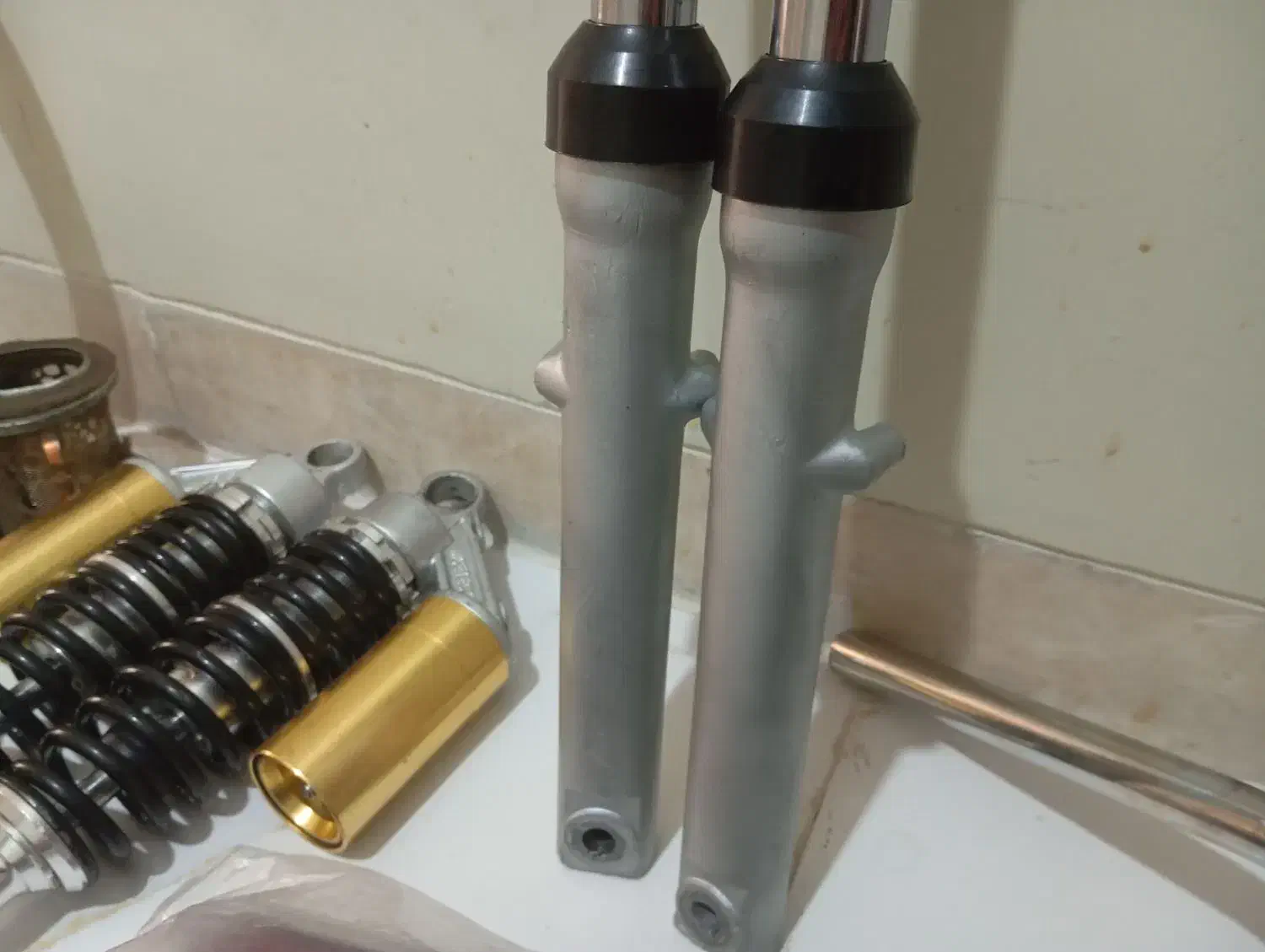 لوازم موتور سیکلت .کمک جلو عقب.اگزپز.زین.|قطعات یدکی و لوازم جانبی|شیراز, وصال|دیوار