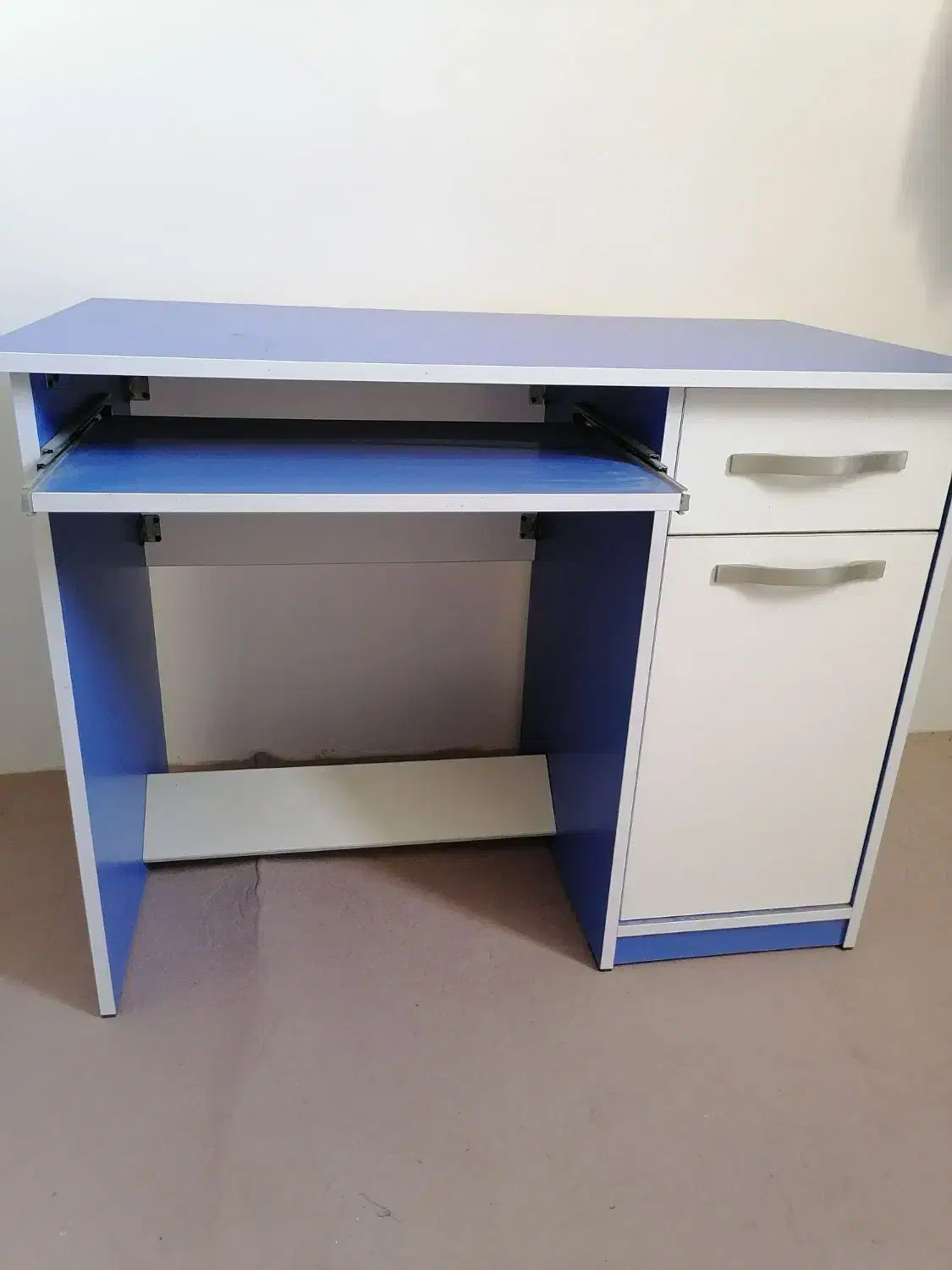 میز تحریر، کامپیوتر|میز تحریر و کامپیوتر|گلبهار, نوبهار|دیوار