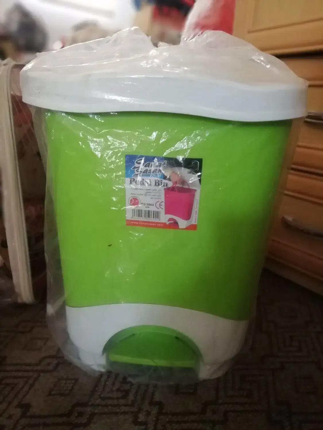 تعدادی اقلام پلاستیک نو نو|ظروف نگهدارنده، پلاستیکی، یک‌بارمصرف|یزد, |دیوار