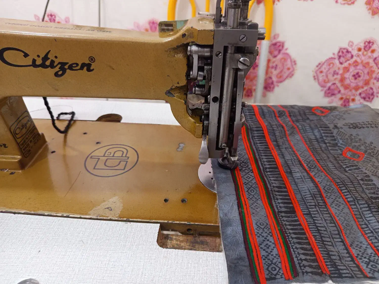 چرخ زه دوزی تمیز درحد خشک|چرخ خیاطی و ریسندگی|خاش, |دیوار