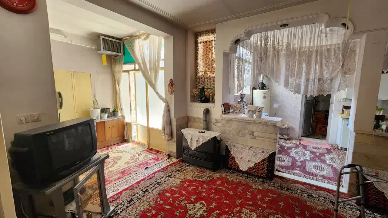 دوطبقه همکف و بالا دو بر|فروش خانه و ویلا|قم, منبع آب|دیوار