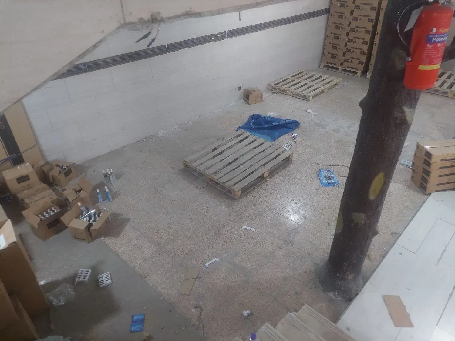 زیرزمین تجاری|اجارهٔ مغازه و غرفه|چهارباغ, |دیوار