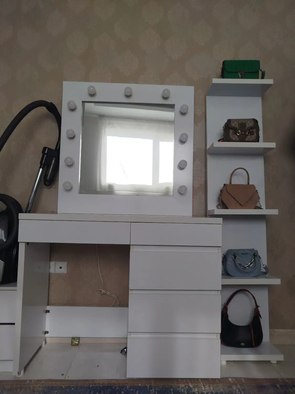 کمد آرایش وشلف بسیار زیبا|مبلمان خانگی و میز عسلی|کاشمر, |دیوار