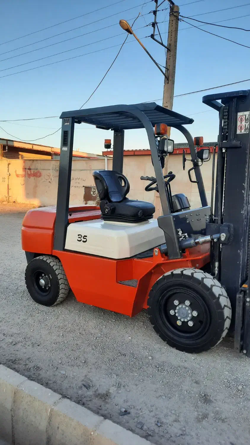 لیفتراک   قیمت توافقی|خودرو سنگین|جلفا, |دیوار