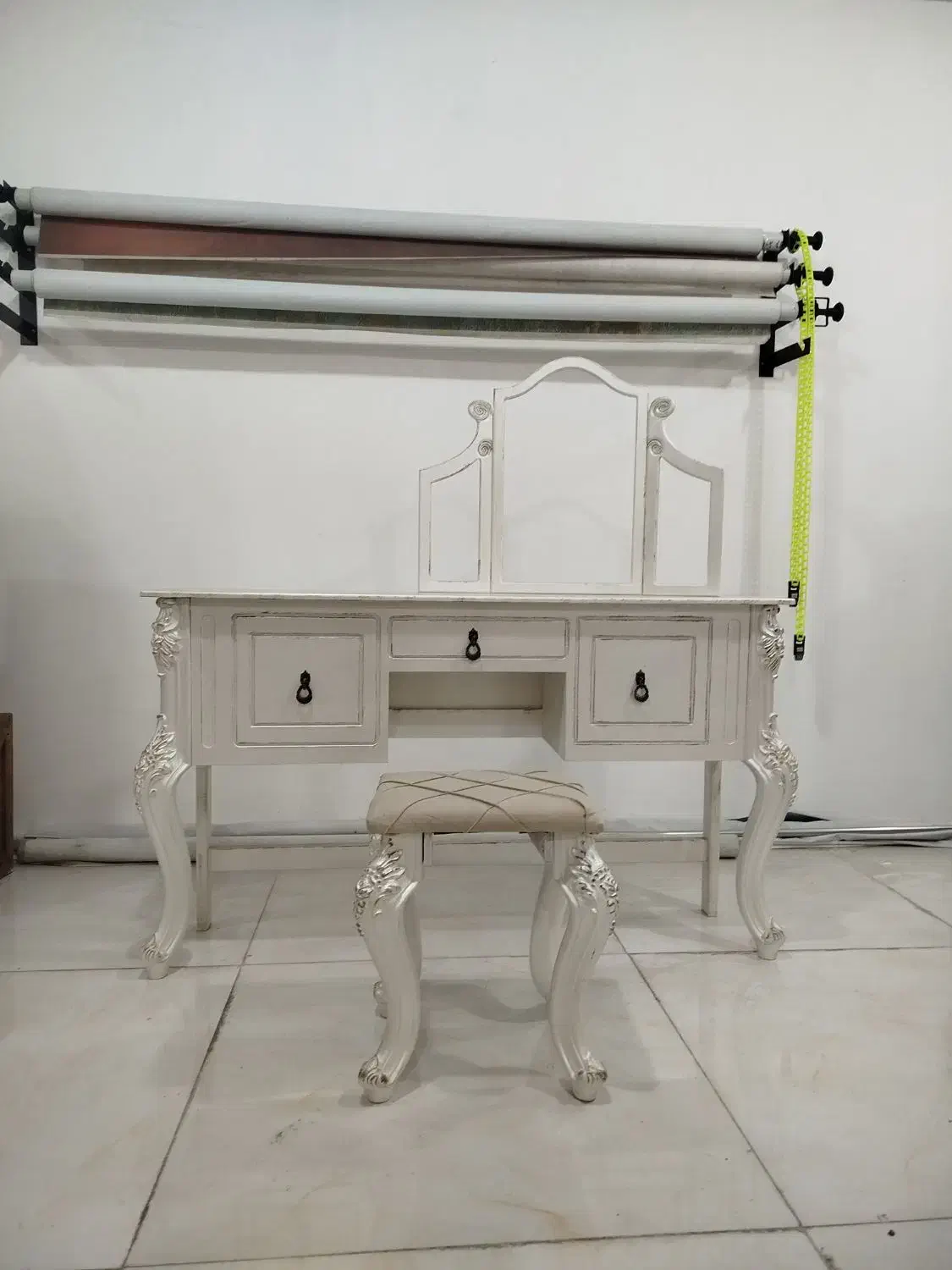 دکور  میز کلاسیک|کلکسیون اشیاء عتیقه|اهواز, زیتون کارگری|دیوار