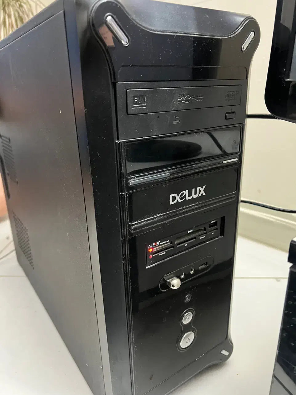 کامپیوتر پنتیوم ۴|رایانه رومیزی|طرقبه, |دیوار