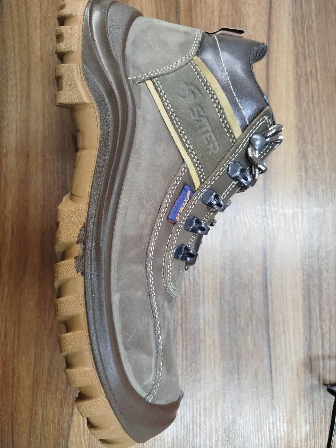 کفش ایمنی ساتر شماره 42|کیف، کفش، کمربند|اصفهان, شهرک صنعتی امیرکبیر (شاپور جدید)|دیوار