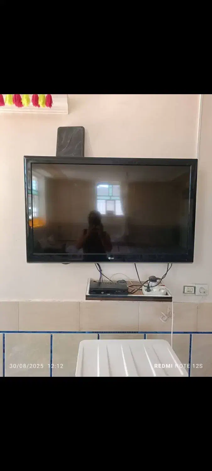 تلوزیون 40 اینچ دیجیتال سرخور|تلویزیون و پروژکتور|لردگان, |دیوار