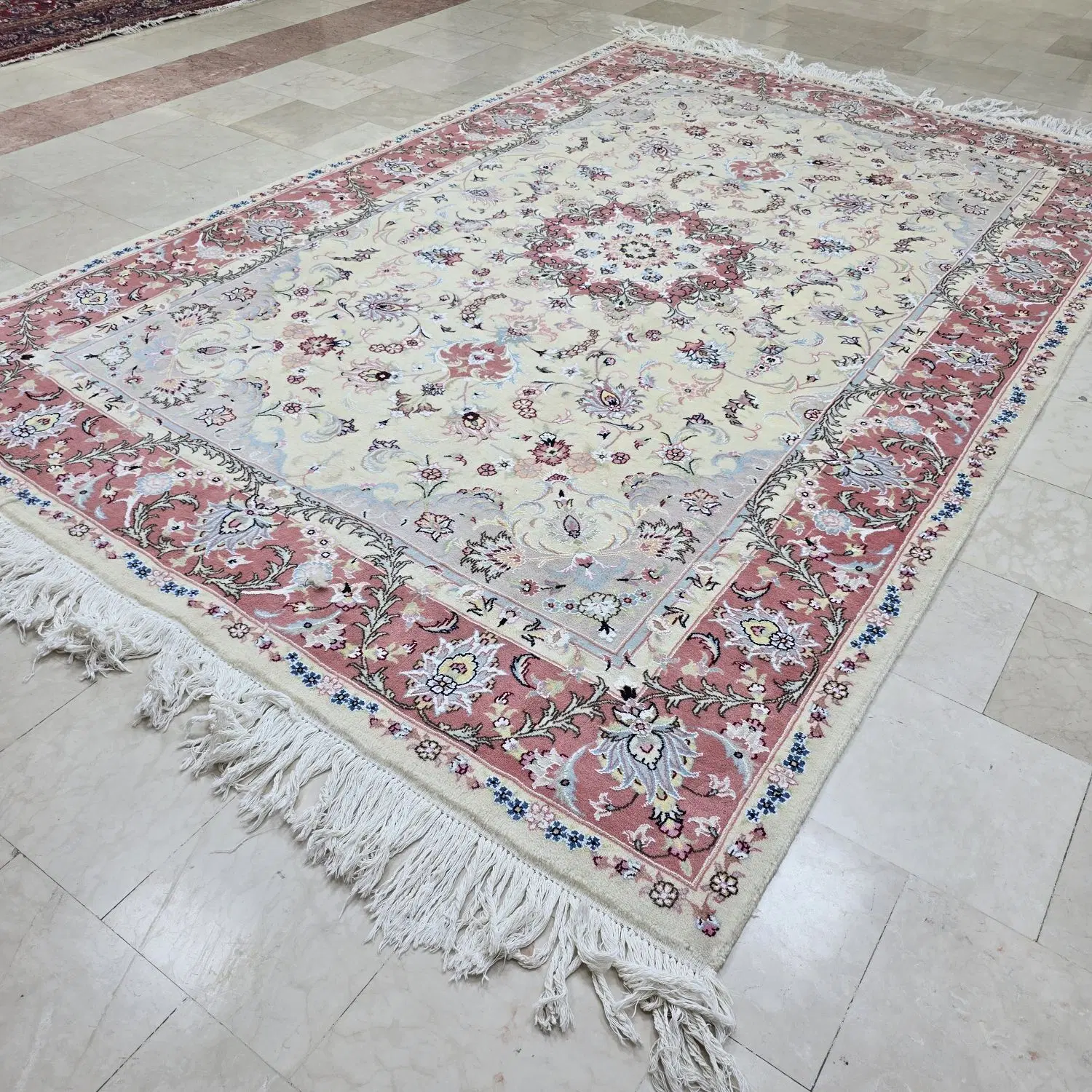 فرش دستباف کاشمر تاباف باکیفیت چندسایز دارم|فرش|تهران, ونک|دیوار