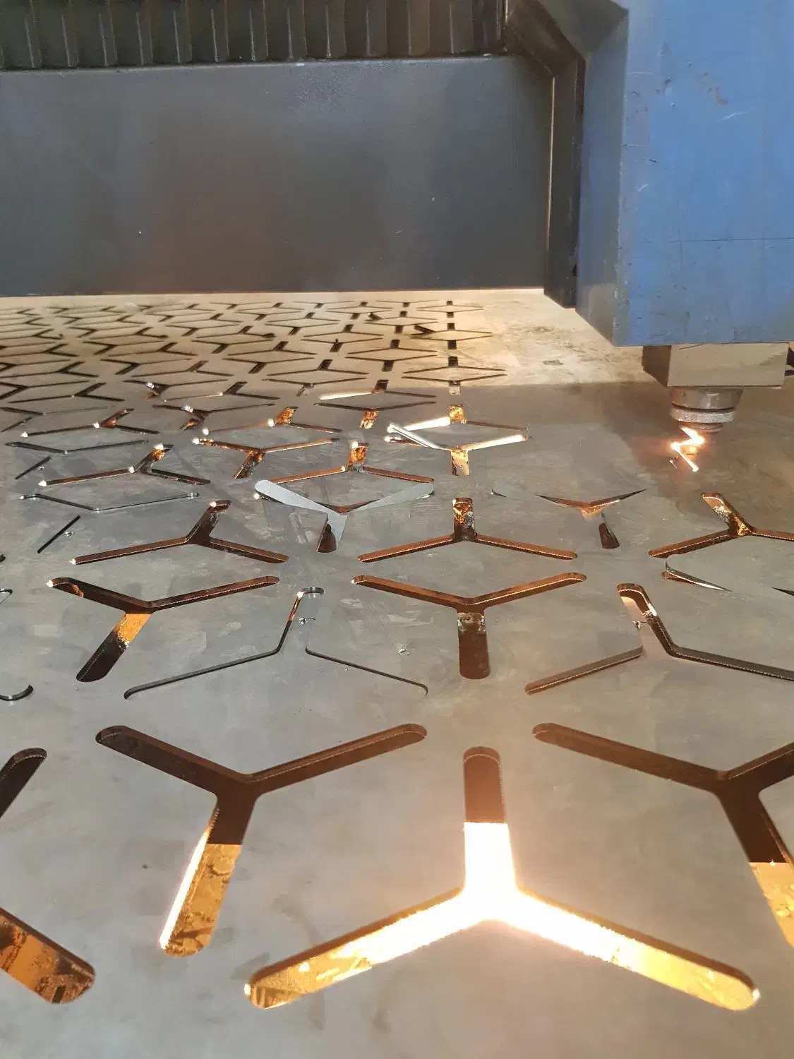 خدمات برش فایبر لیزر فلزات|خدمات پیشه و مهارت|چهاردانگه (تهران), |دیوار