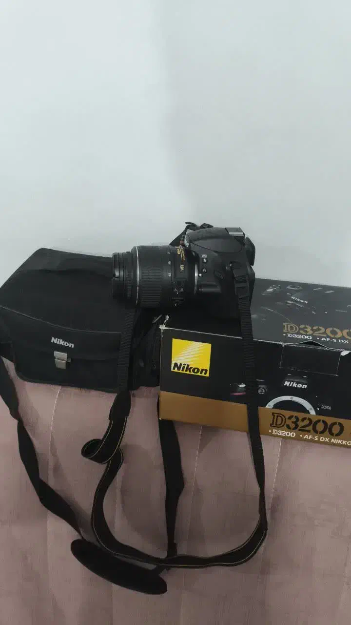 فروش یک دستگاه دوربین حرفه ای نیکون|دوربین عکاسی و فیلم‌برداری|سنندج, |دیوار