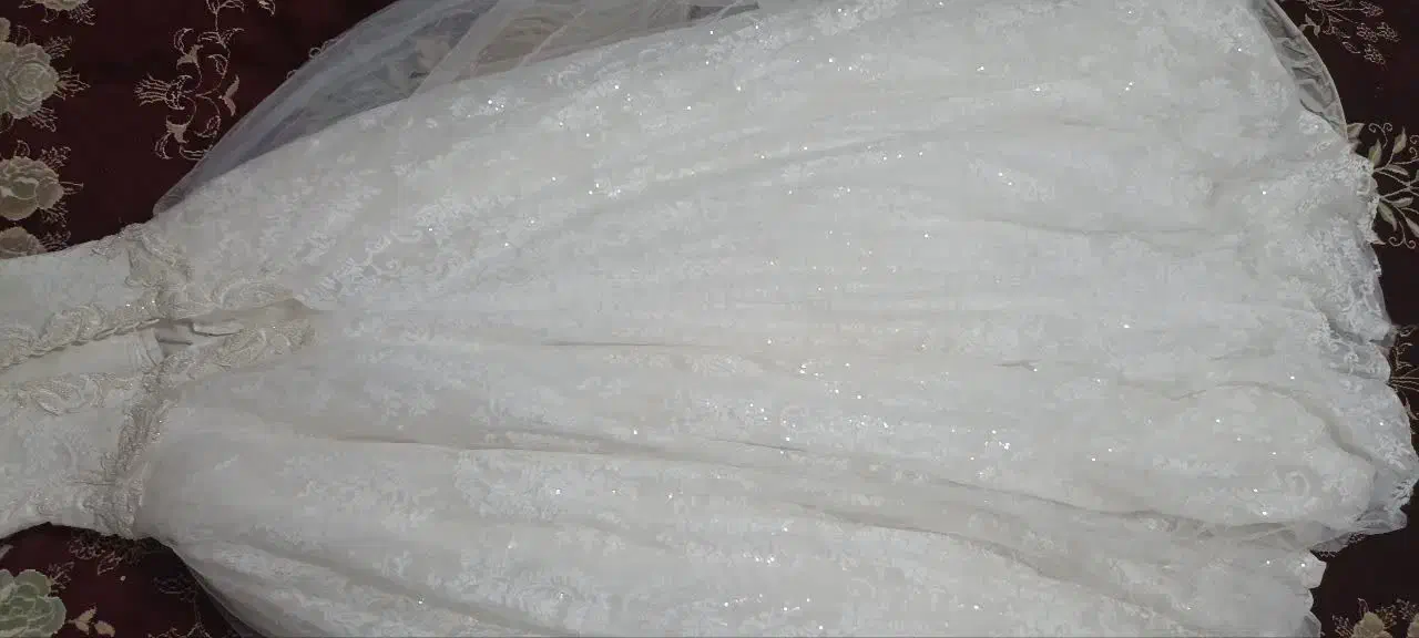 لباس عروس|لباس|قم, باغ شازده|دیوار