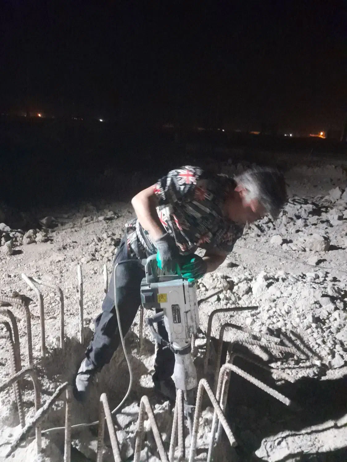 تخریب باپیکور وسنگفرز وجوشکاری با اکیپ مجرب|خدمات پیشه و مهارت|شیراز, فرهنگ شهر|دیوار