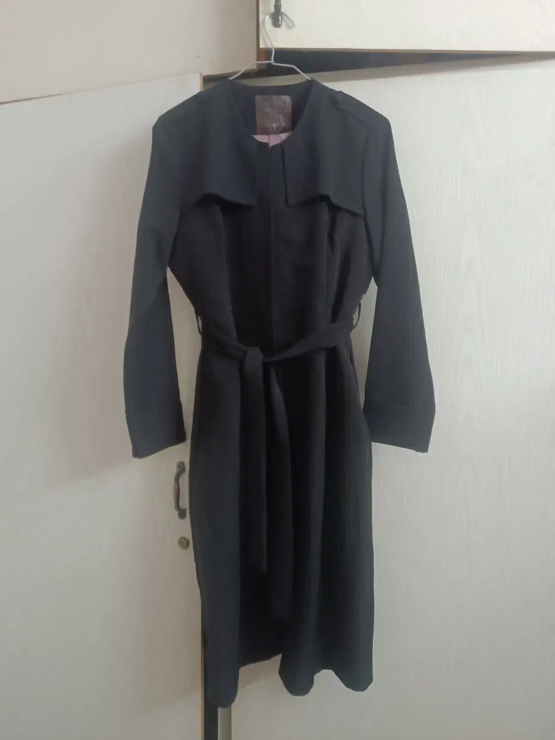 تعدادی پالتو و مانتو|لباس|دامغان, |دیوار