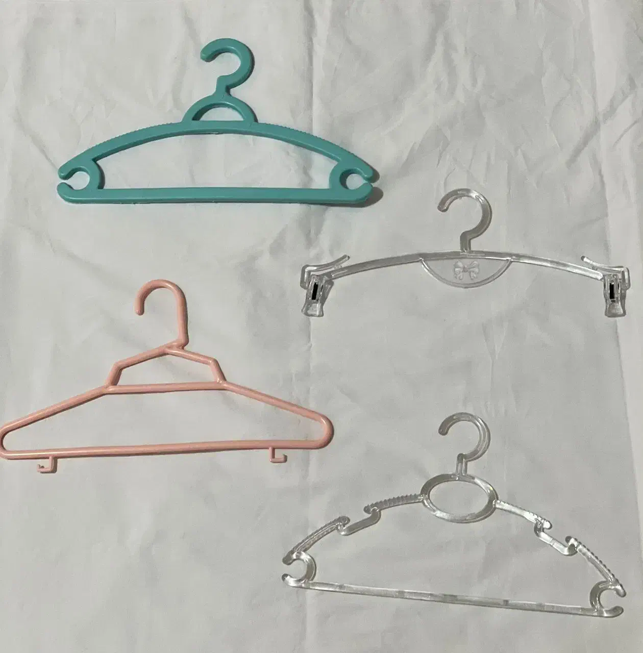 فروش اویز لباس بچه در دوجنس پلاستیکی وکریستالی|بندرخت و رختآویز|سنندج, |دیوار