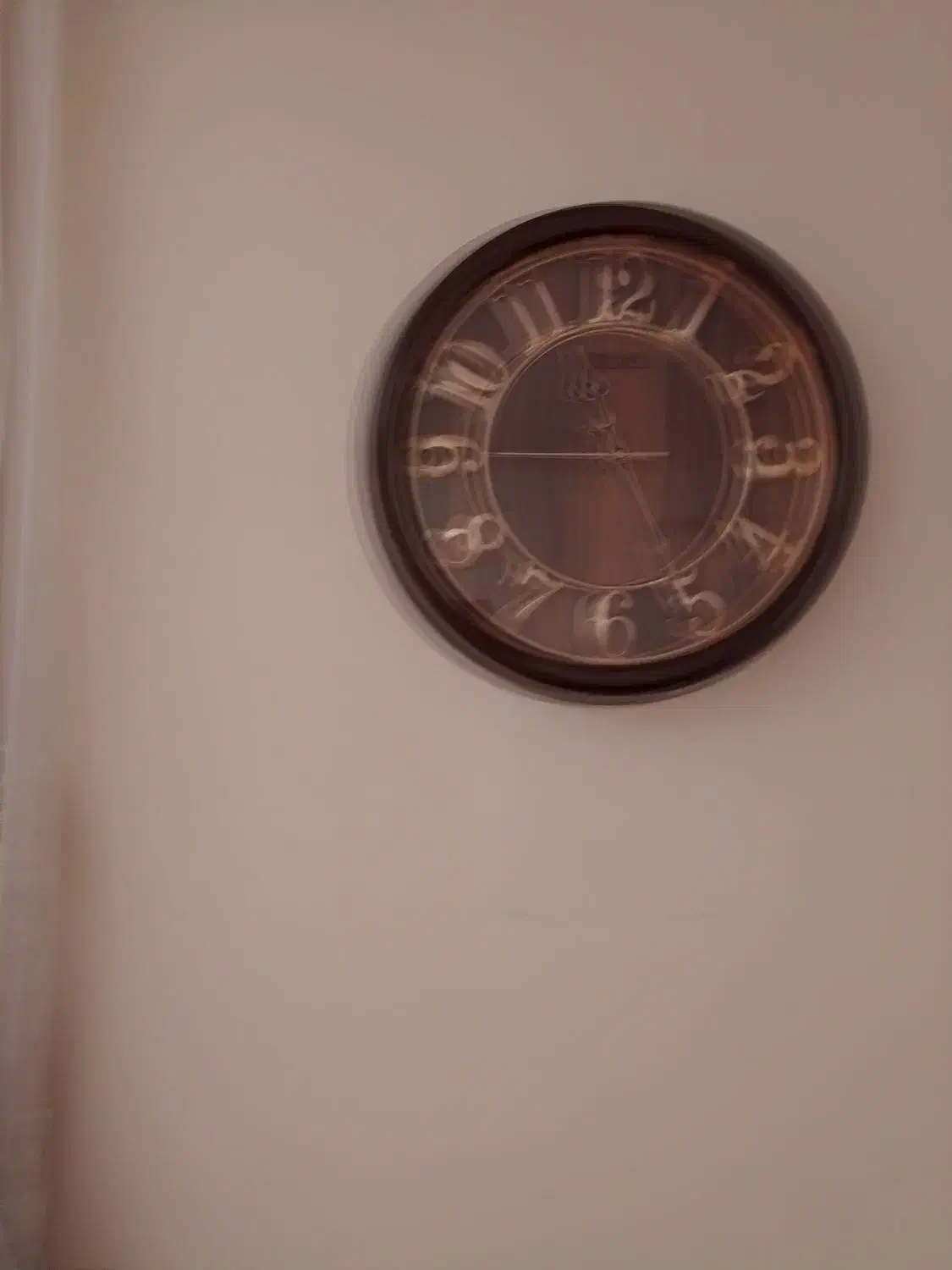 ساعت دیواری خیلی کارنکرده قطرش ۴۰|ساعت دیواری و تزئینی|اصفهان, ارغوانیه|دیوار