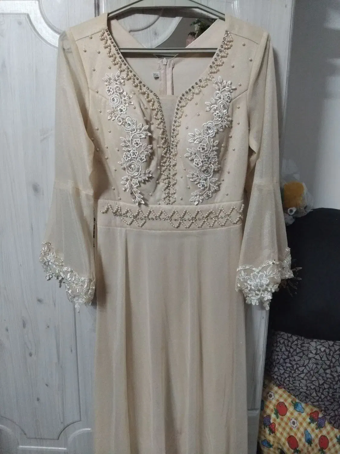 لباس مجلسی|لباس|تربت‌حیدریه, منظر|دیوار