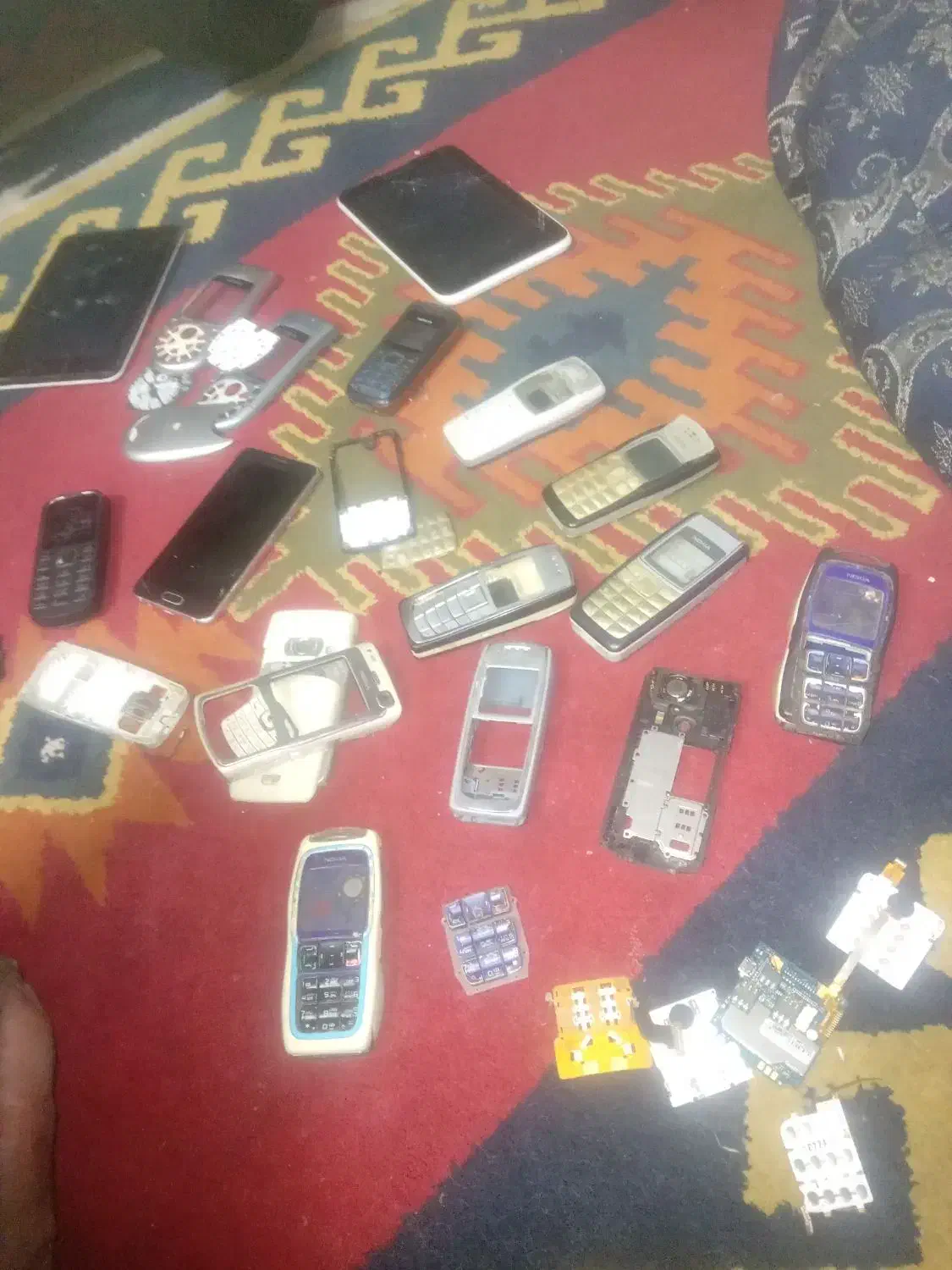 قاب و شاستی گوشی نوکیا وشارژر|لوازم جانبی موبایل و تبلت|زرندیه, |دیوار