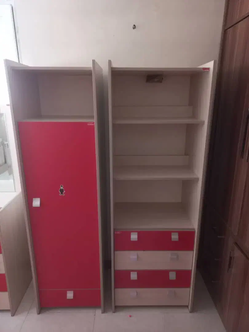 تخت و کمد نوجوان بسیار تمیز ( ۷ تیکه ) در حد نو|تخت و سرویس خواب|اصفهان, مهدی آباد|دیوار