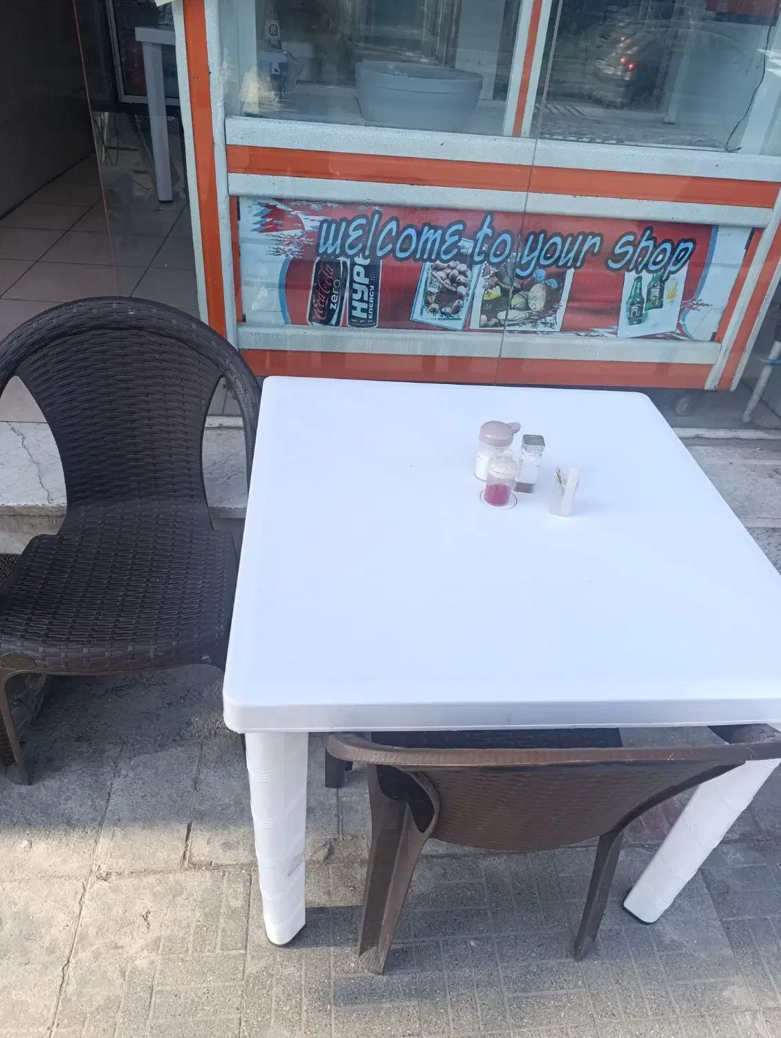 میز و صندلی پلاستیکی در حد نو|میز و صندلی غذاخوری|رودسر, |دیوار