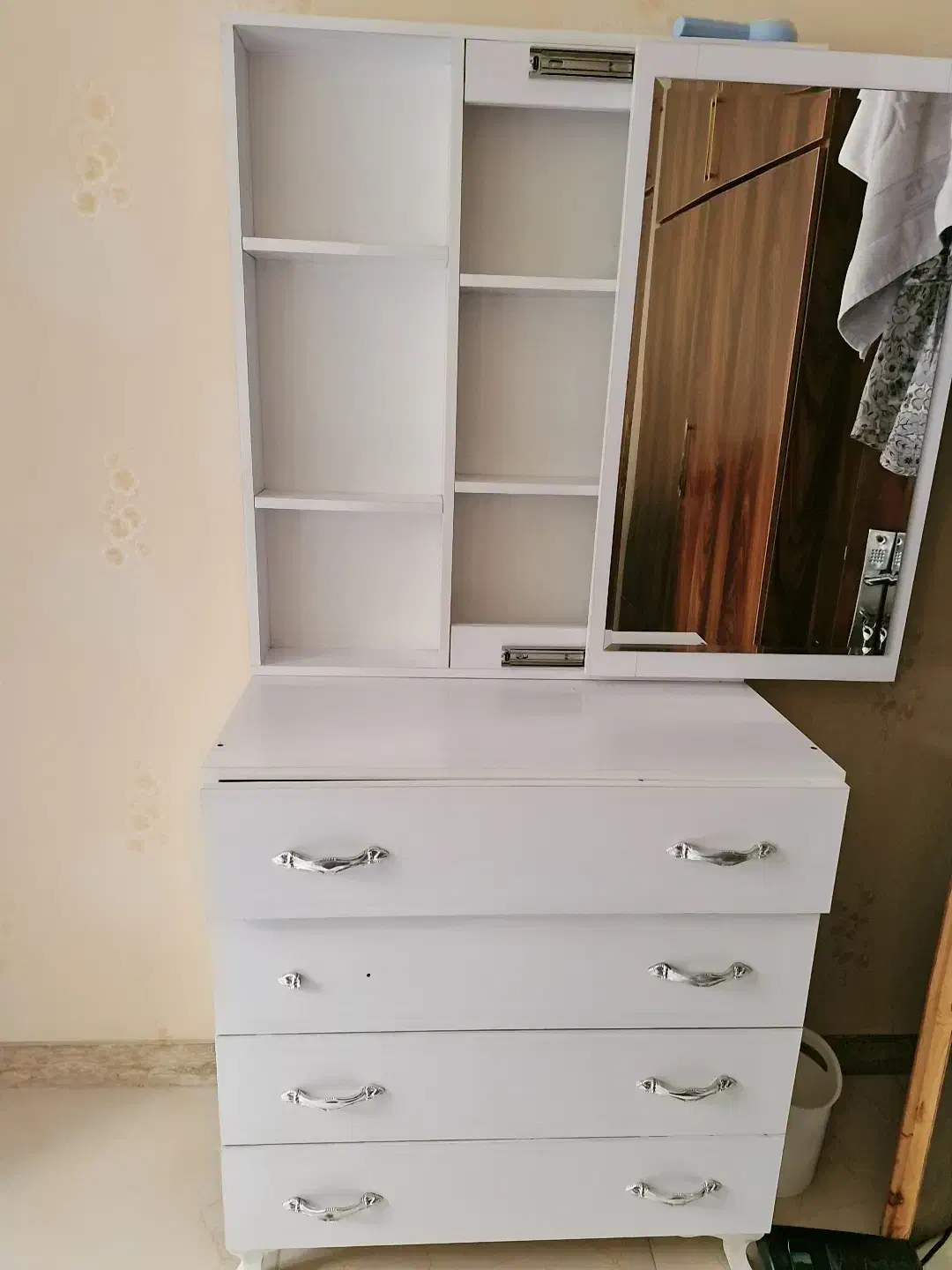 فروش میز مهمان چرخ دار و میز آرایش|مبلمان خانگی و میز عسلی|رشت, گلزاران|دیوار