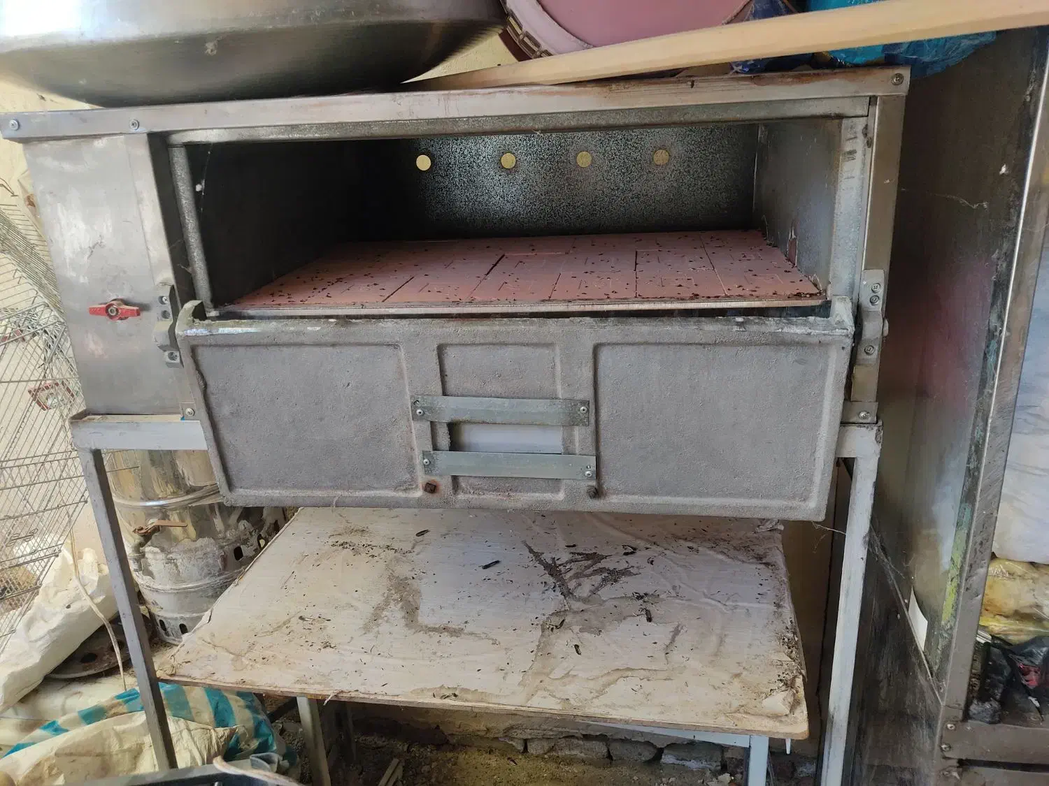 فر پیتزا|کافیشاپ و رستوران|نوشین شهر, |دیوار