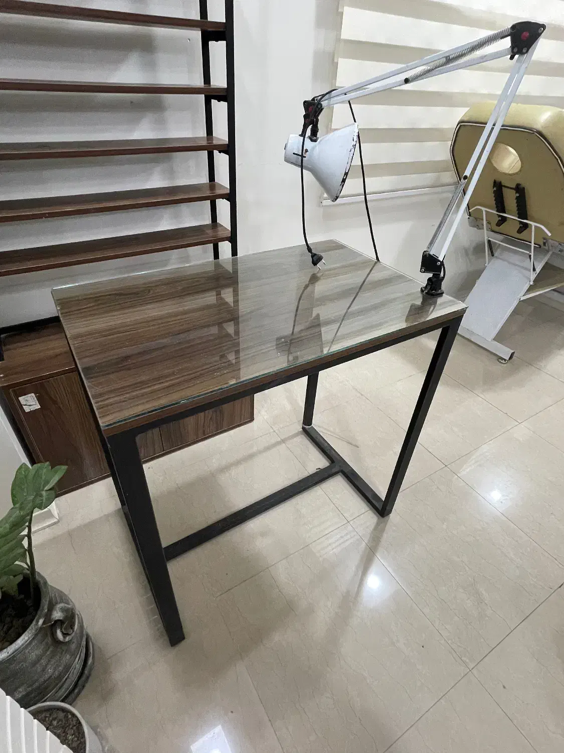 شلف میز ناخن|آرایشگاه و سالنهای زیبایی|اهواز, گلستان|دیوار