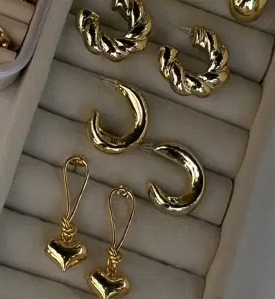 گوشوار|بدلیجات|شیراز, شاه قلی بیگی|دیوار