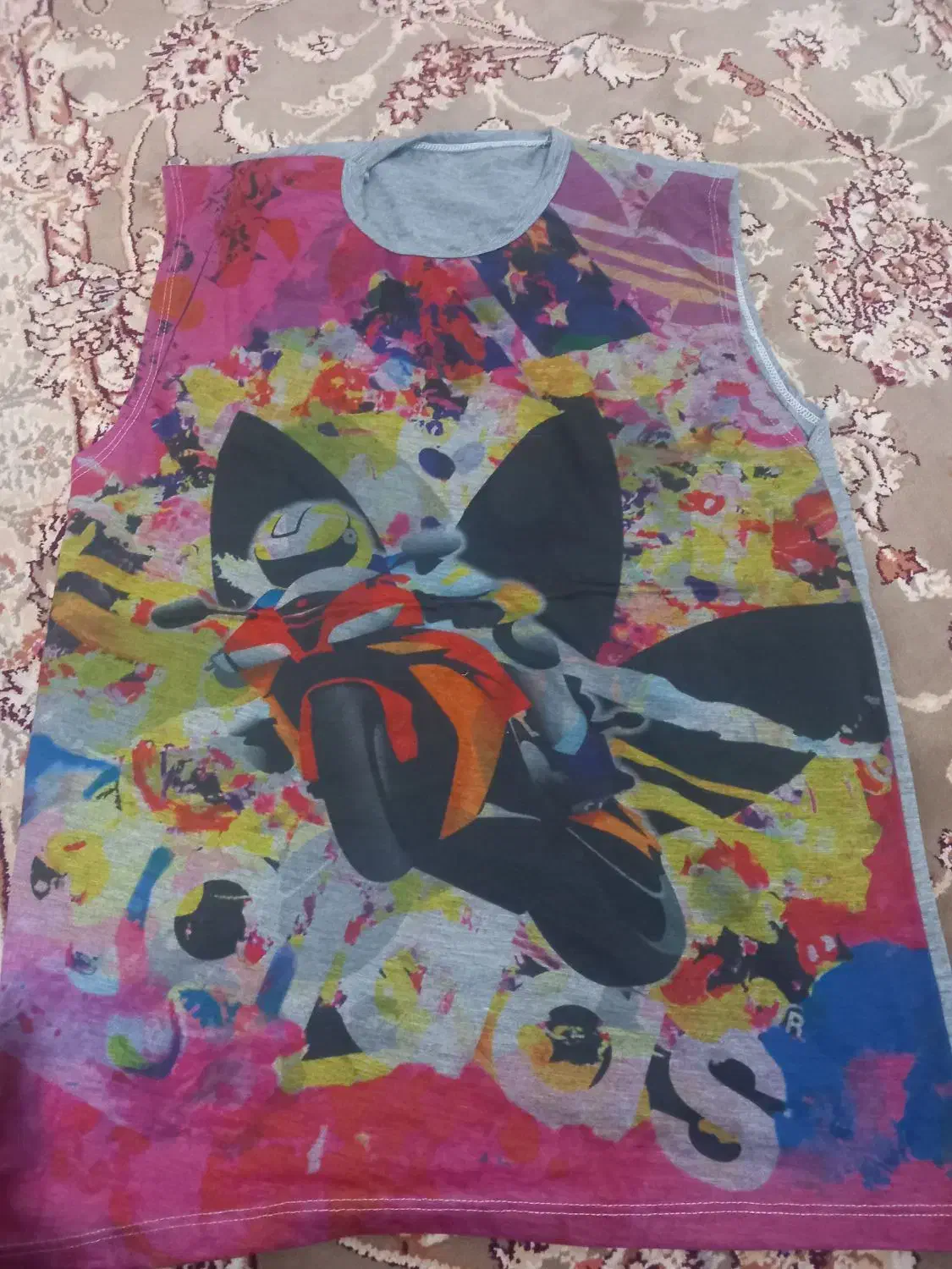 آستین حلقه ای|لباس|ساوه, |دیوار