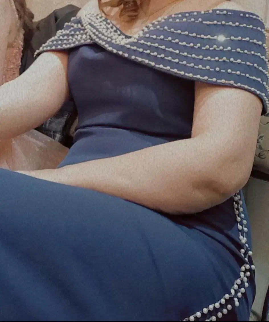 پیراهن مجلسی|لباس|رشت, سعدی (تختی)|دیوار