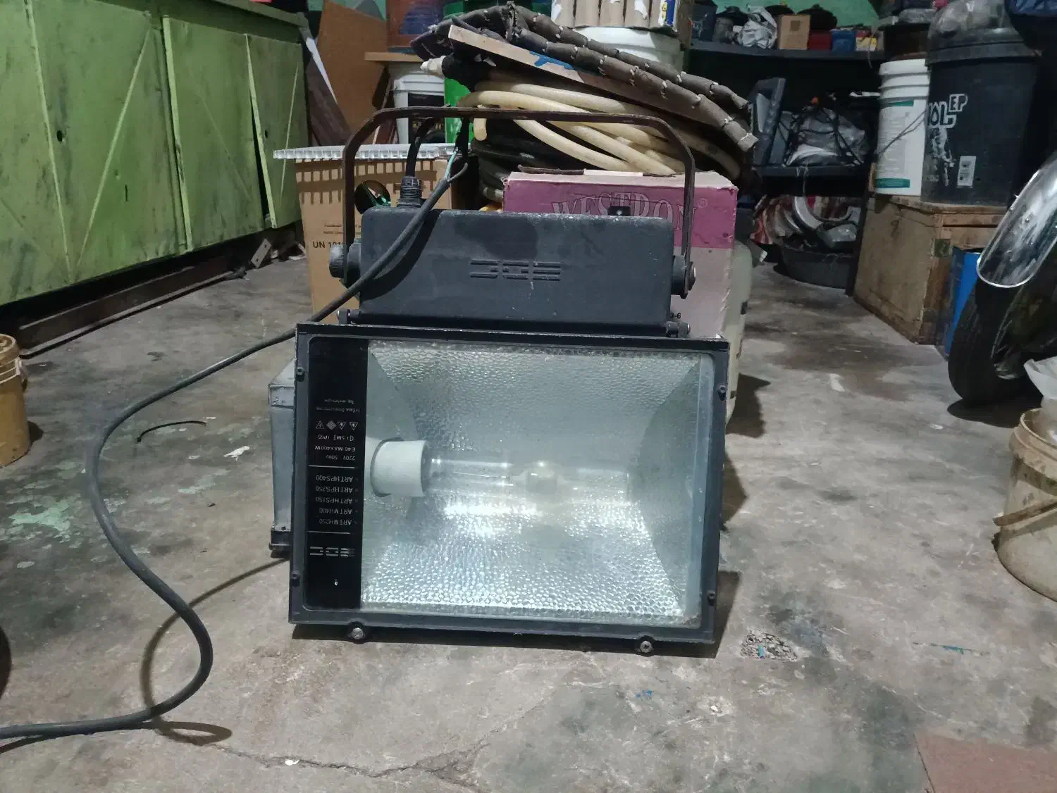 پرژکتور|لامپ و چراغ|خورموج, |دیوار