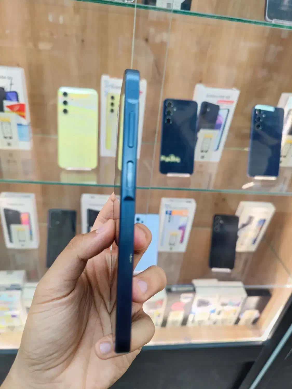 خرید و فروش انواع گوشی های نو و دست به بهترین قیمت|موبایل|زرند, |دیوار