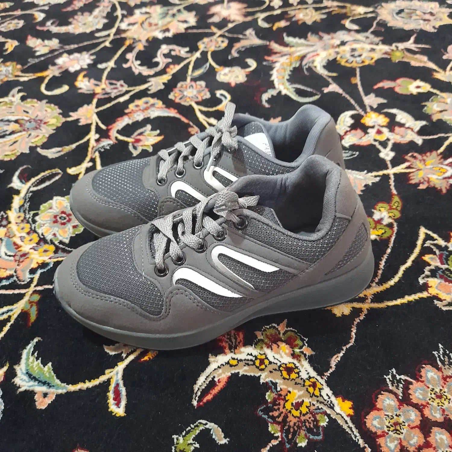 دو جفت کفش|کیف، کفش، کمربند|یاسوج, |دیوار